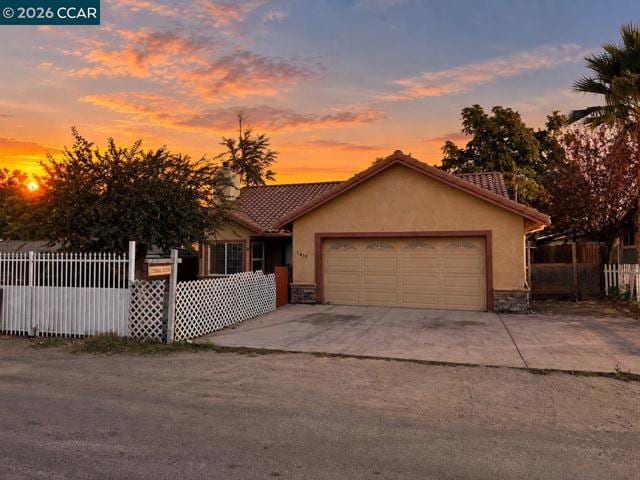 1859 Vine Ln