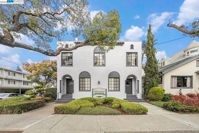 1821 Santa Clara Ave.