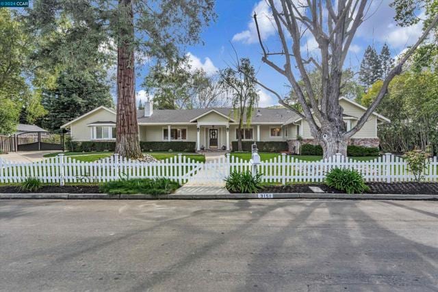 3151 Lunada Ln