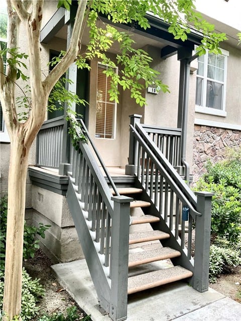 10 Benchmark Lane