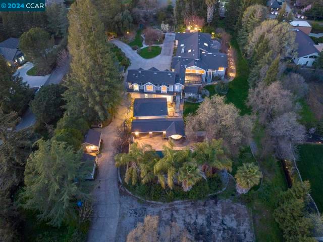 1110 Douglas Ct