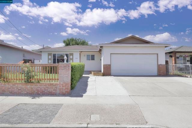 1604 Crestview Dr