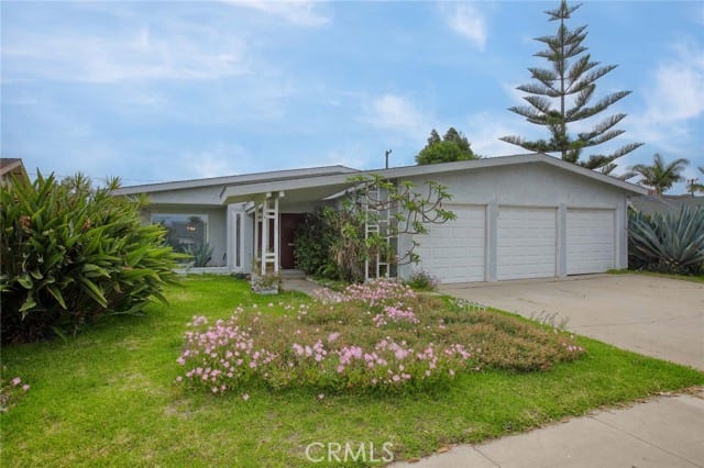212 North Royal Place