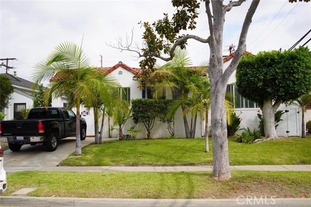 1704 La Golondrina Avenue