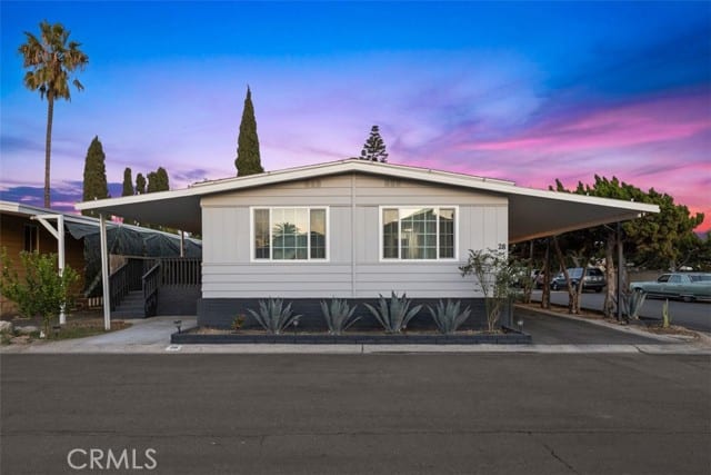 320 N Park Vista North
