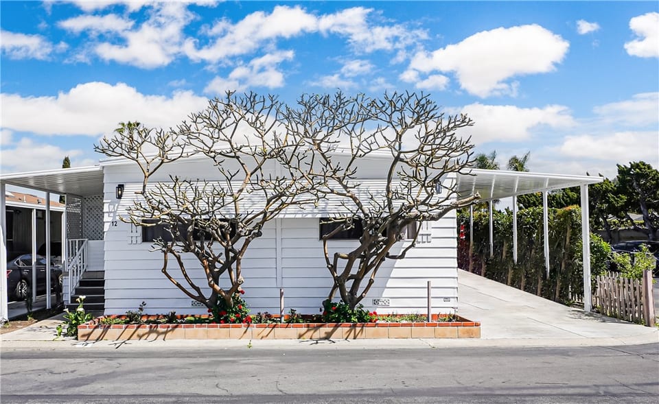 320 North Park Vista Street