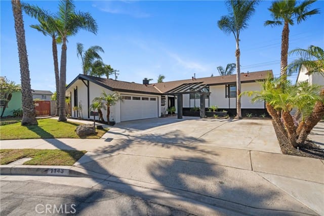 1143 North Earl Place