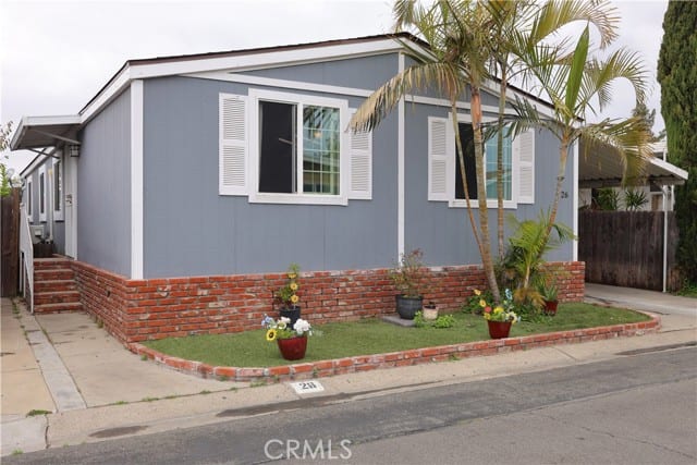 320 North Park Vista Street