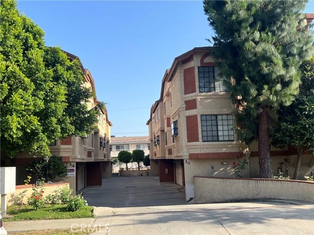 30 El Dorado Street