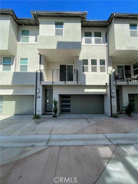 1230 West Bushell