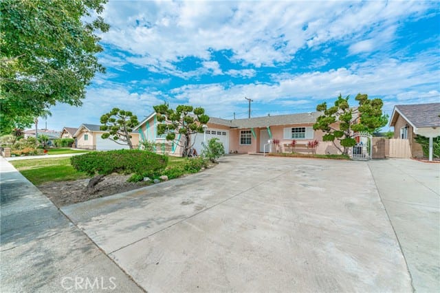 905 South Gilbert Street