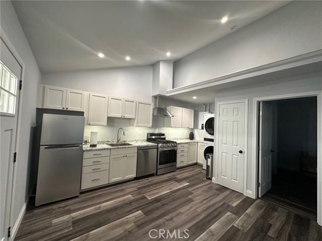30690 Lakefront Drive