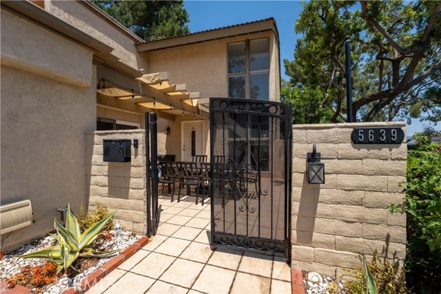 5639 East Vista Del Cerro