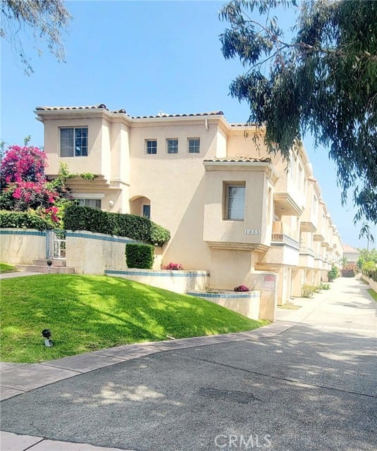 1033 W Duarte Road
