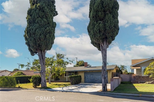 2879 West Lynrose Drive