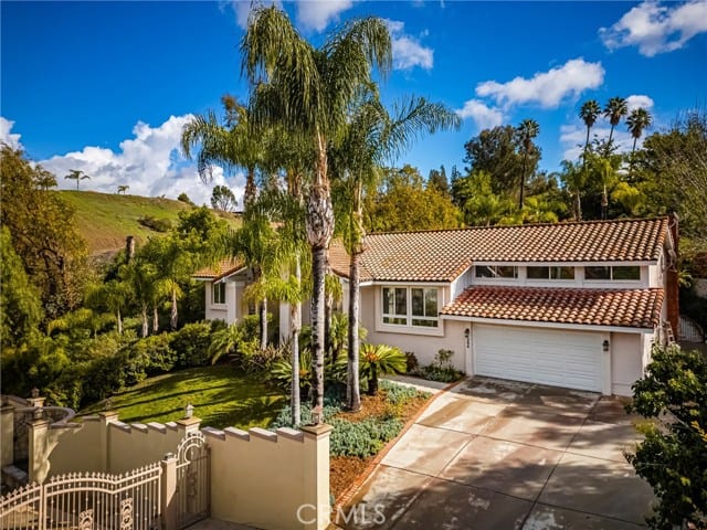 384 South Country Hill Road