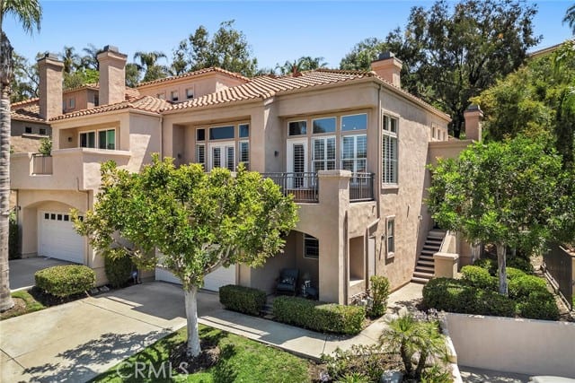 338 South San Vicente Lane