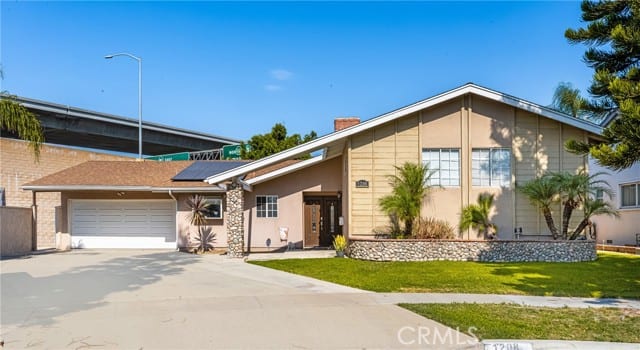 1208 North Earl Circle