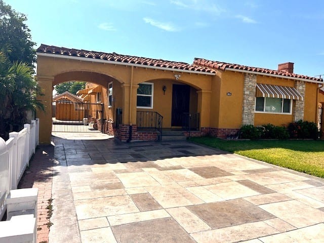 1813 Edgewood Drive