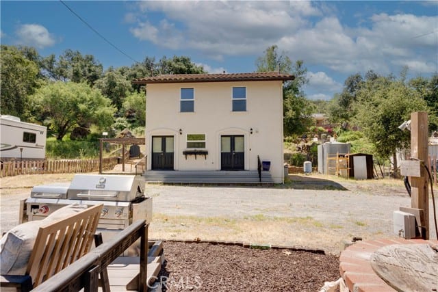 1143 Peutz Valley Road