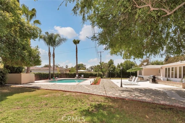 1640 West Cerritos Avenue