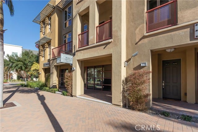 79 Vantis Drive
