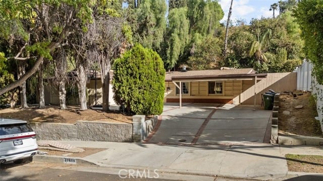 20606 Clarendon Street, Woodland Hills, CA 91367
