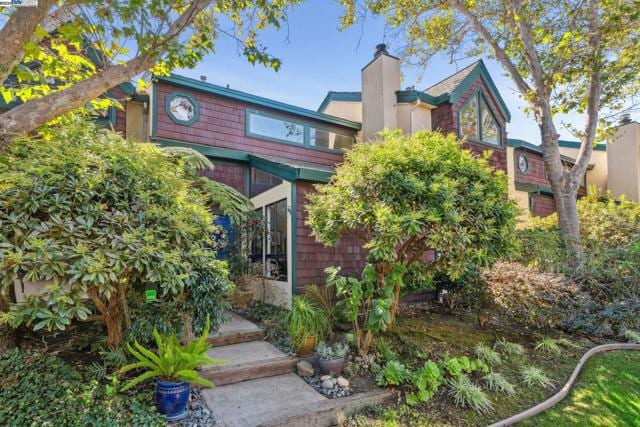 405 Lagunaria Ln