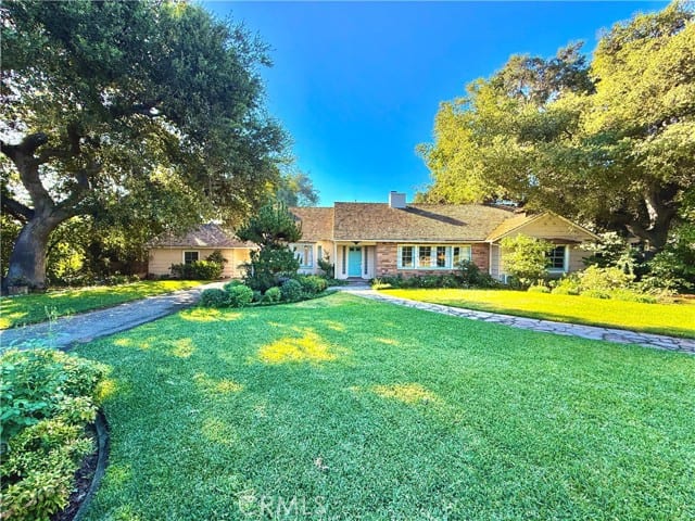 18 Woodland Lane