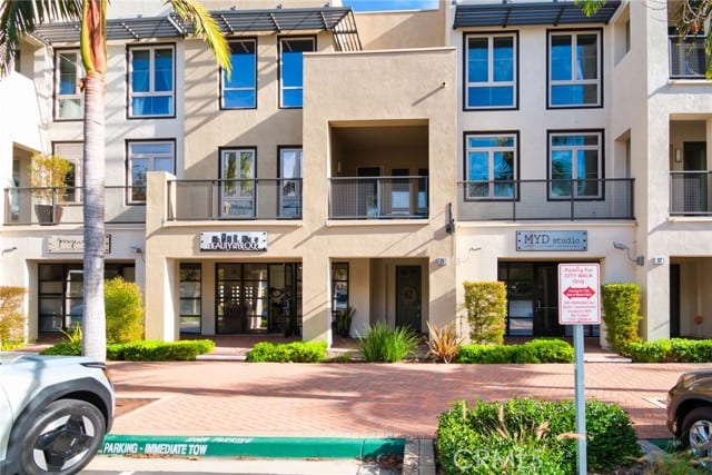 59 Vantis Drive