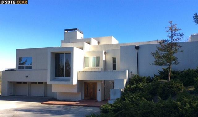 11 Robbins Place