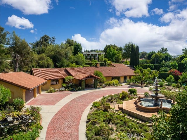 5206 East Crescent Drive