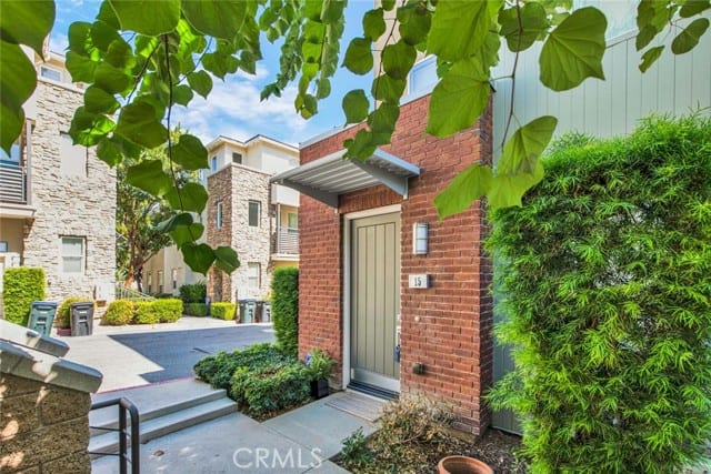 15 Beacon Way