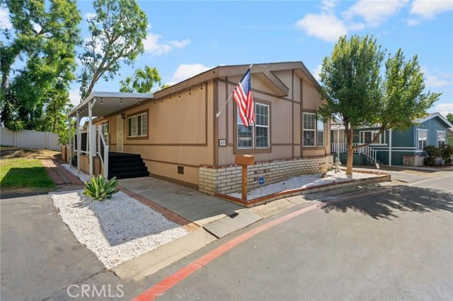 5815 East La Palma