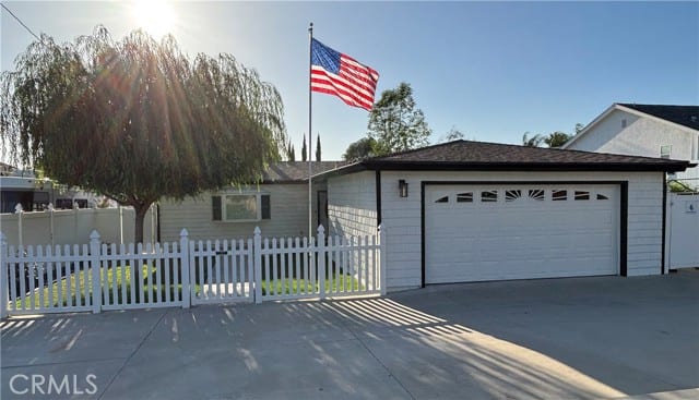 4411 Casa Loma