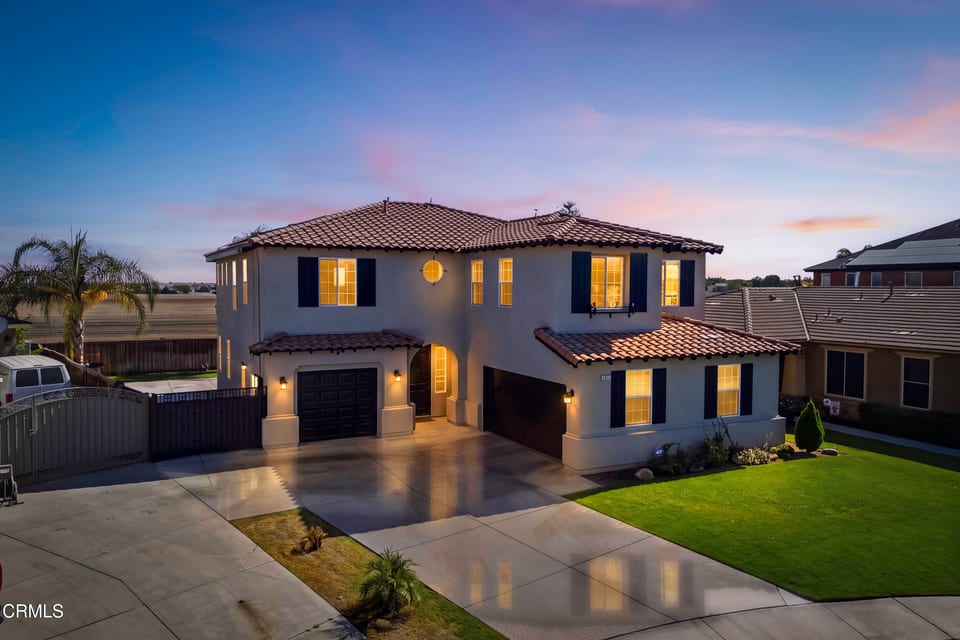10109 Sharktooth Peak Drive