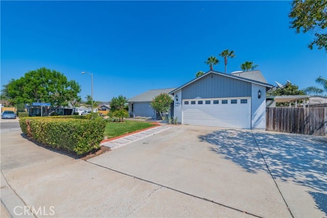 1250 Calle Colnett