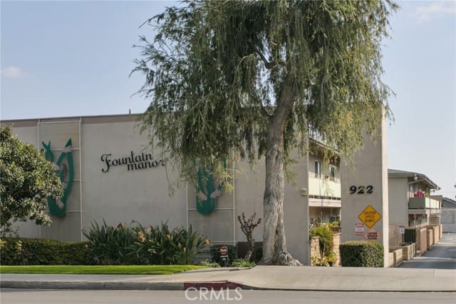 922 W Duarte RD