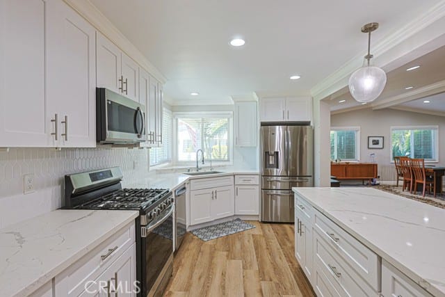 1361 Canyon Lake