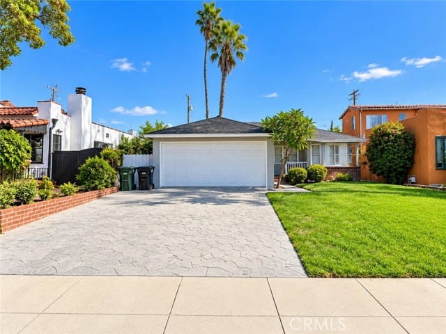 1104 North Screenland Drive