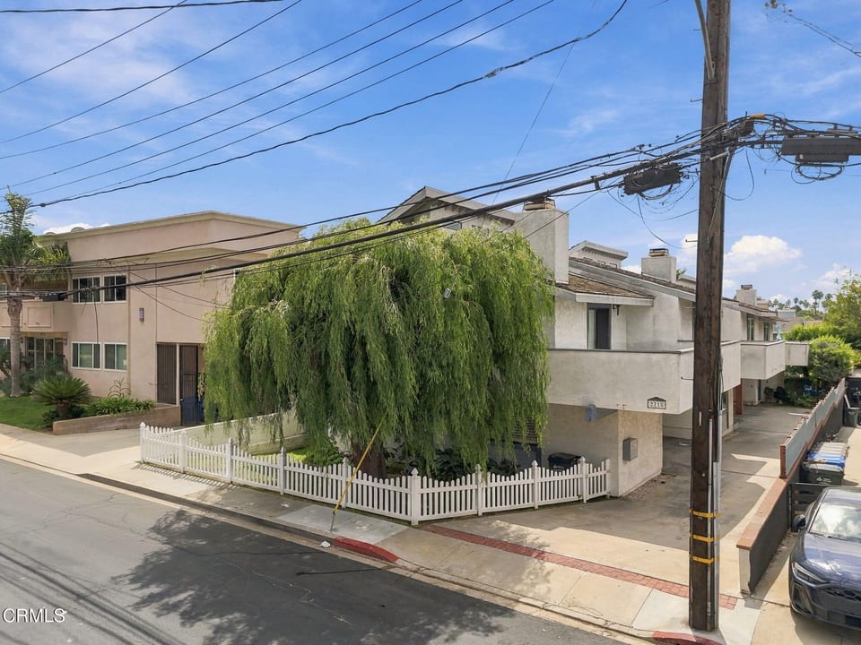 2718 Vanderbilt Lane