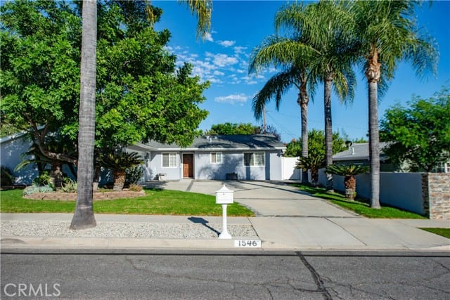 1546 Deodora Street