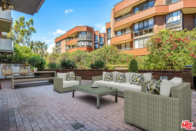 200 North Swall Drive