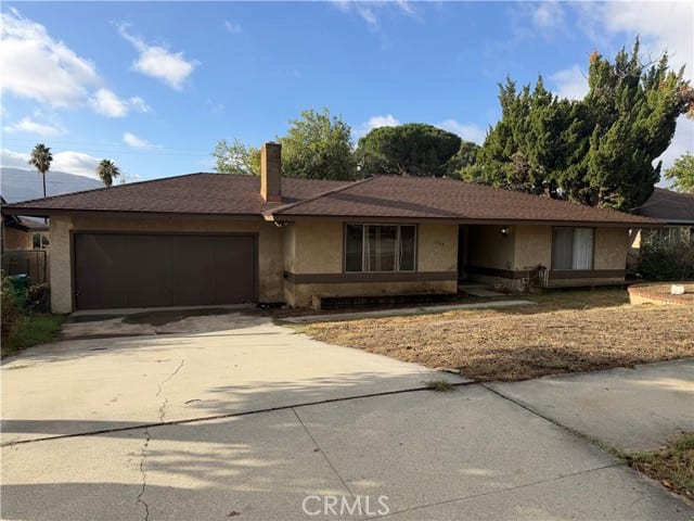 1560 W Nicolet