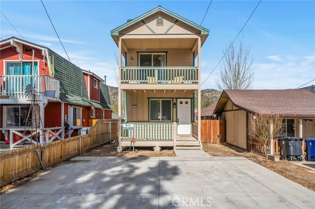 1031 West Fairway Boulevard