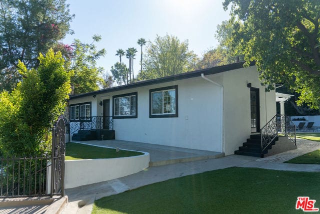 17856 Cathedral Place, Encino, CA 91316