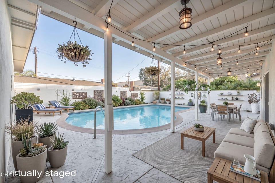 1313 North Crestlane Place