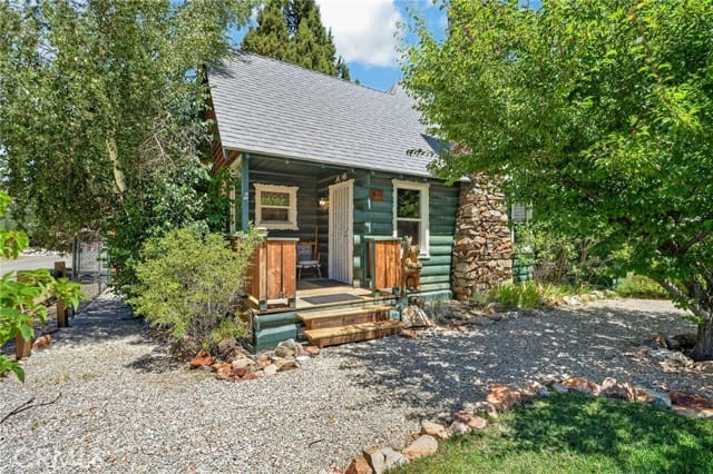 301 East Mountain View