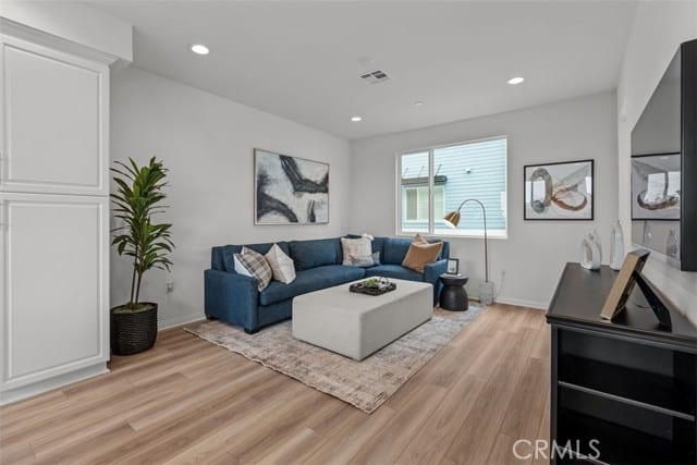 1667 West Broadway Lane