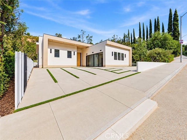 17000 Escalon